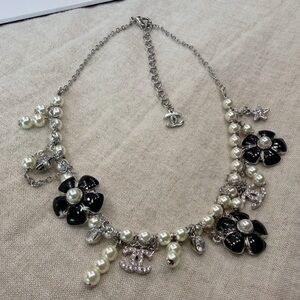 🤍🖤Chanel Black Enamel & Pearl Flower Necklace